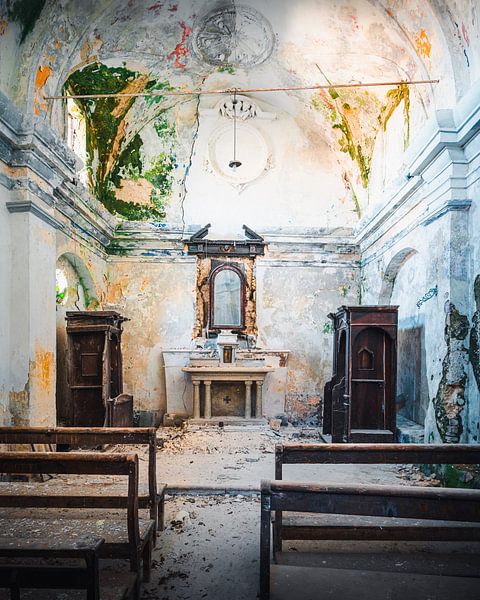 Une église abandonnée en Italie. par Roman Robroek - Photos de bâtiments abandonnés