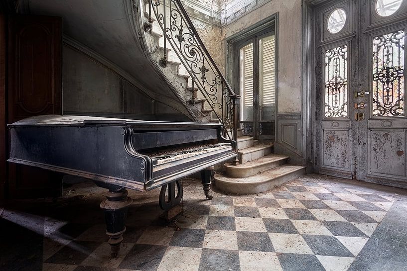 Accueil joueur de piano. par Roman Robroek - Photos de bâtiments abandonnés