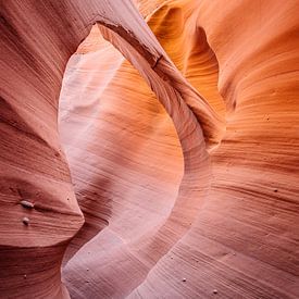 Roches rouges de forme arrondie dans le Lower Antelope Canyon sur Myrthe Slootjes