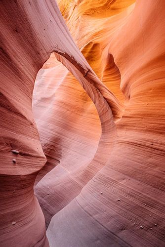 Red rocks with rounded shape in Lower Antelope Canyon by Myrthe Slootjes