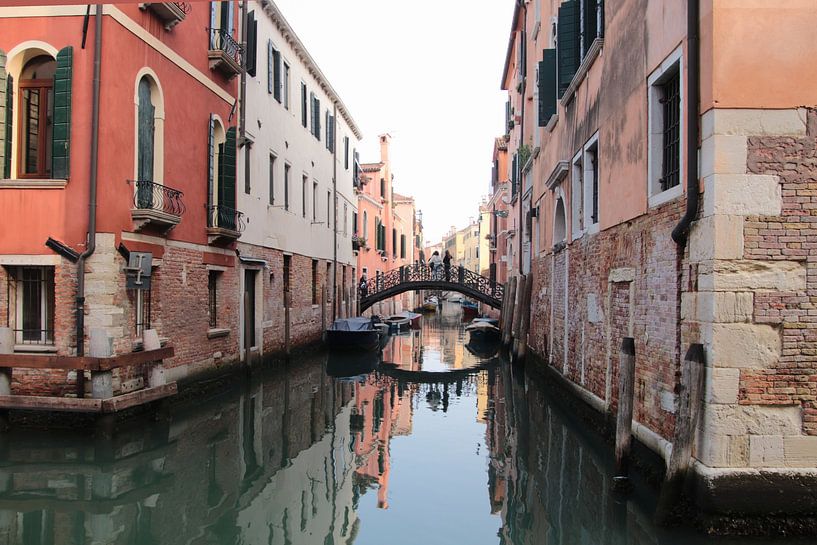 Bridge in Venice. by Jan Katuin