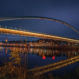 Bridge in Maastricht in the evening sur Maurice Meerten