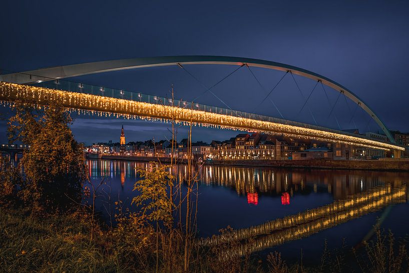 Bridge in Maastricht in the evening von Maurice Meerten