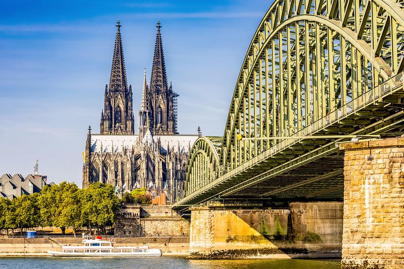 Cologne Cathedral in sunshine by Günter Albers