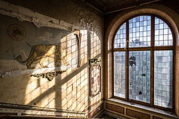 Leeuw decoratie en glas in lood raam van Inge van den Brande