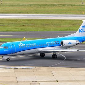 Luchtvaartgeschiedenis: een Fokker 70 van de KLM. van Jaap van den Berg
