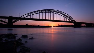 Sonnenuntergang Waalbridge Nijmegen von Femke Straten