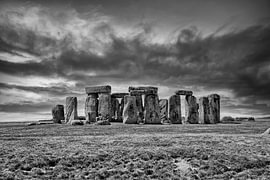 Der berühmte Stonehenge-Kreis in Schwarz-Weiß