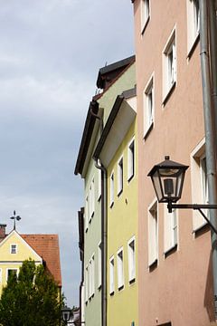 Kleurrijke huizen in Regensburg van Folkert Jan Wijnstra