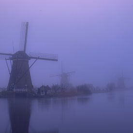 Windmühlen im Nebel von Friso van Wassenaer