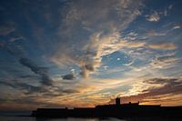 Dansende wolken in de zonsondergang