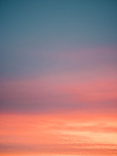 Kleurrijke zonsopgang in Nederland - Abstracte print van blauw, roze en oranje