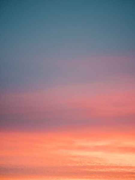 Bunter Sonnenaufgang in den Niederlanden - abstrakter Druck von Blauem, von Rosa und von Orange von Raisa Zwart Reisefotografiedrucke