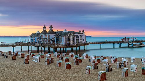 Zonsondergang op het strand van Sellin, Rügen, Duitsland