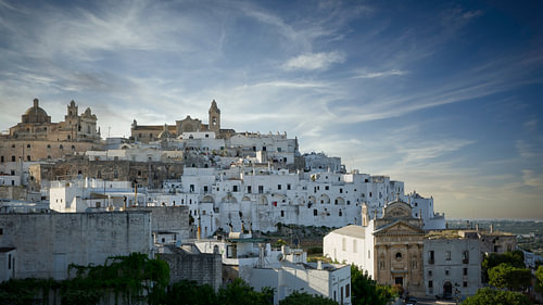 Het witte stadje Ostuni in Italie