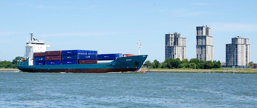 Containerschip op de Nieuwe Waterweg van Maurice Verschuur