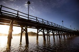 Brücke bei Sonnenaufgang