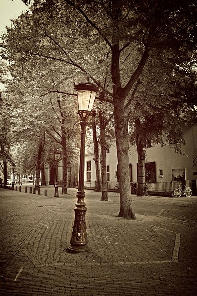 Leaning street lamp by Jan van der Knaap
