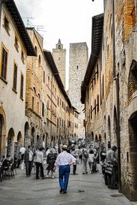 Nichts anderes ist wichtig, wenn man stilvoll spazieren geht | San Gimignano | Italien