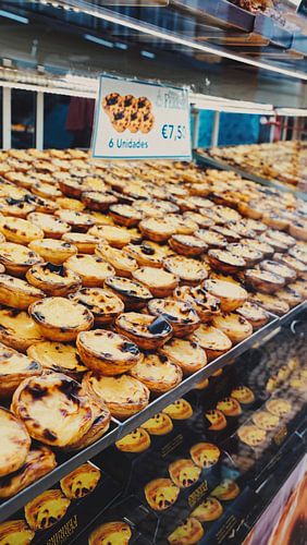 Sonnige Pastel de Nata aus Lissabon