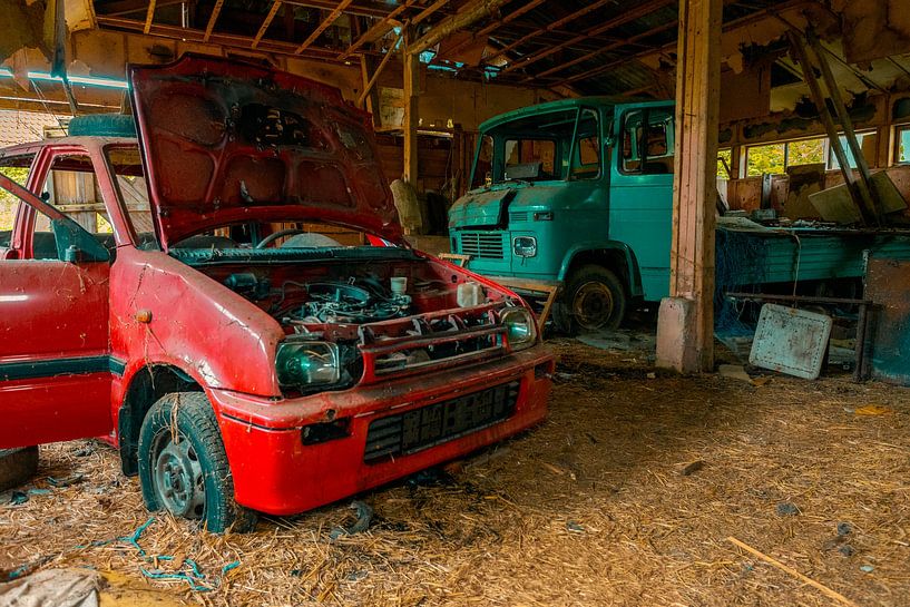 Abandoned Workshop with Neglected Vehicles by Het Onbekende