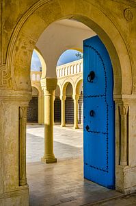 Architecture Entrée Porte bleue Mausolée à Monastir Tunisie sur Dieter Walther