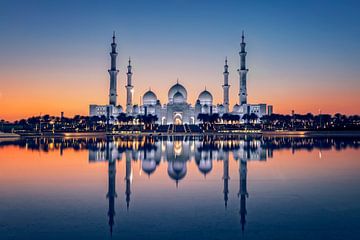 Schoonheid van symmetrie in Grote Moskee, Abu Dhabi van Dieter Meyrl