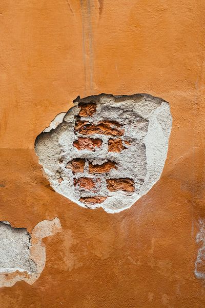 Gelaagdheid van Tijd - Oude Muur in Gamla Stan, Stockholm van Dave Adriaanse - Photography