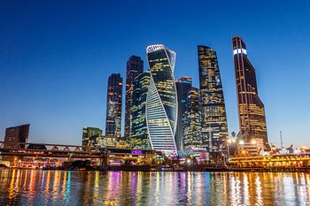 MIBC-Wolkenkratzer bei Sonnenuntergang