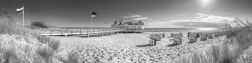 Het strand van Ahlbeck op het eiland Usedom in zwart-wit