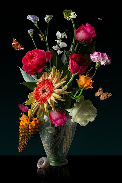 Flower still life Bouquet in green vase with shell by Fine Art Flower - Artist Sander van Laar