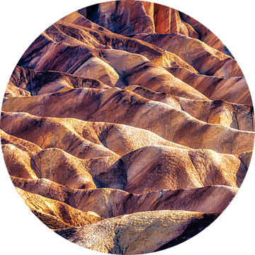 Erosielandschap bij Zabriskie Point in Death Valley, Californië, VS van Dieter Walther