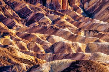 Erosielandschap bij Zabriskie Point in Death Valley, Californië, VS van Dieter Walther