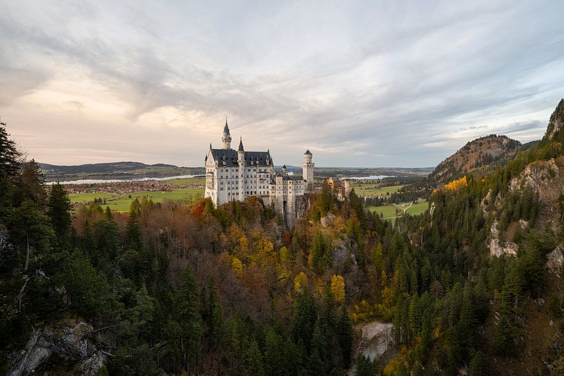Schloss Neuschwanstein im Herbst von Raoul Baart