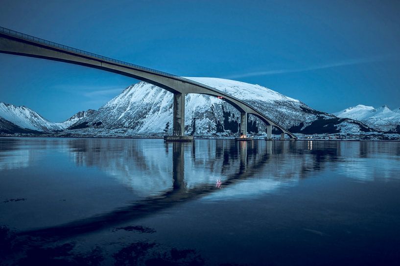 Gimsøystraumenbrug in het Sydalspollenfjord tijdens zonsondergang van Sjoerd van der Wal Fotografie