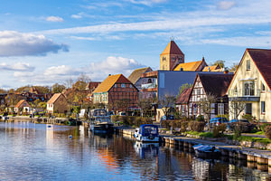 Blick auf die Pfarrkirche St. Marien in der Stadt Plau am See