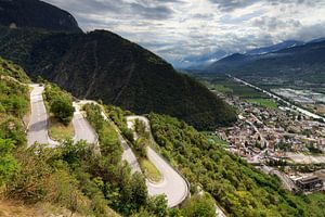 Slingerweg richting het Val d'Anniviers dal