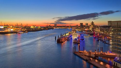 Hamburg - Elbphilharmonie met havenzicht vanaf de Elphi