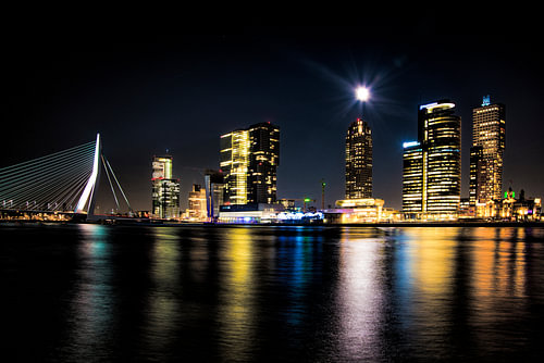 Rotterdam Wilhelminapier bij volle maan