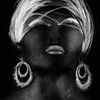 Portrait d'une femme africaine en noir et blanc. sur Ineke de Rijk