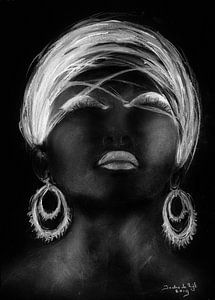Porträt einer afrikanischen Frau in Schwarz-Weiß. von Ineke de Rijk