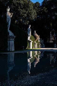 Marmeren reflecties in Villa Borghese van Martijn Jebbink Fotografie