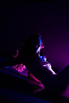 Vrouw silhoutte neon van Kaylee Verschure