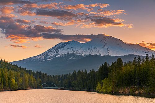 Uitzicht op Mount Shasta, Californië