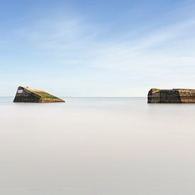 Bunker in Stille an der Atlantikküste von Claire van Dun