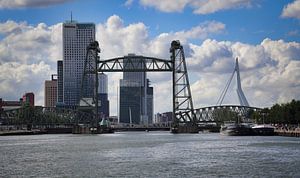 Le Hefbrug au-dessus de la Meuse à Rotterdam