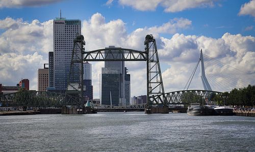 De Hefbrug over de Maas in Rotterdam