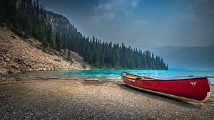 Kanu auf dem Bow Lake Kanada von Harold van den Hurk