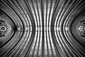 Omhoog kijken in het Oude Postkantoor op De Neude in Utrecht (thans bibliotheek)