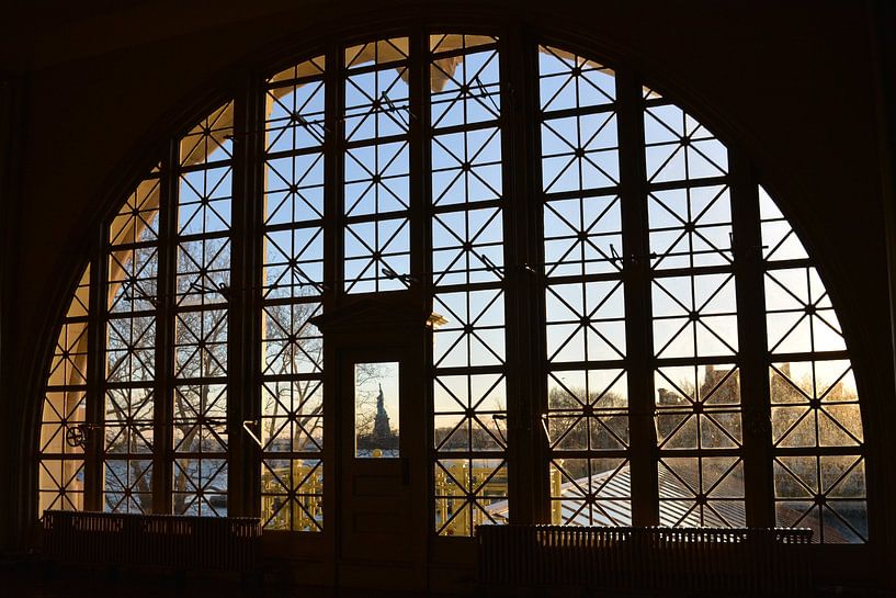 Vrijheidsbeeld gezien vanaf Ellis Island van Minimalistiche reisfotografie by.Rieneke